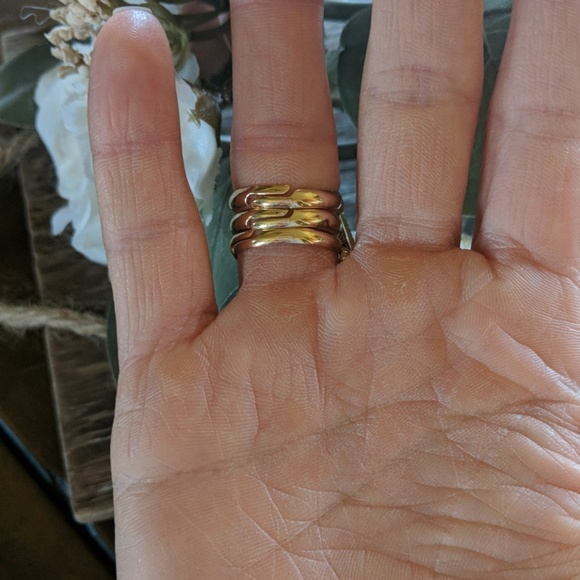 NWOT Black and Gold Tone Ring Set - Picture 4 of 4